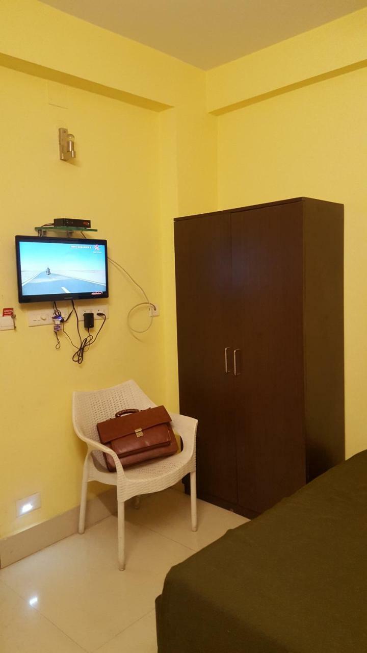 Capital O Kabita Guest House Near Acropolis Mall Kolkata Exterior photo